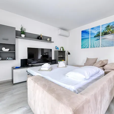 Apartment Golden House - *